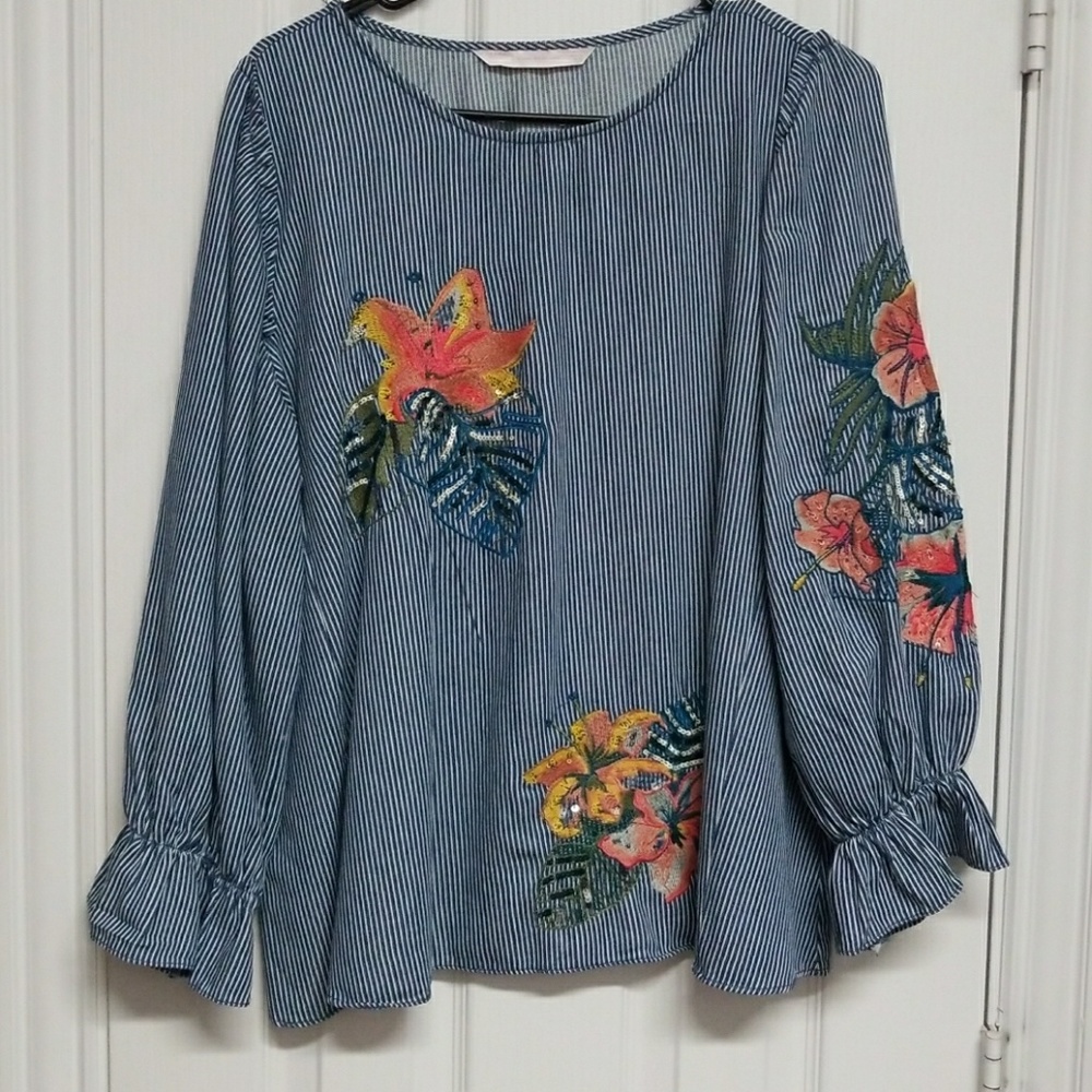 Unique floral embroidered ZARA blouse
